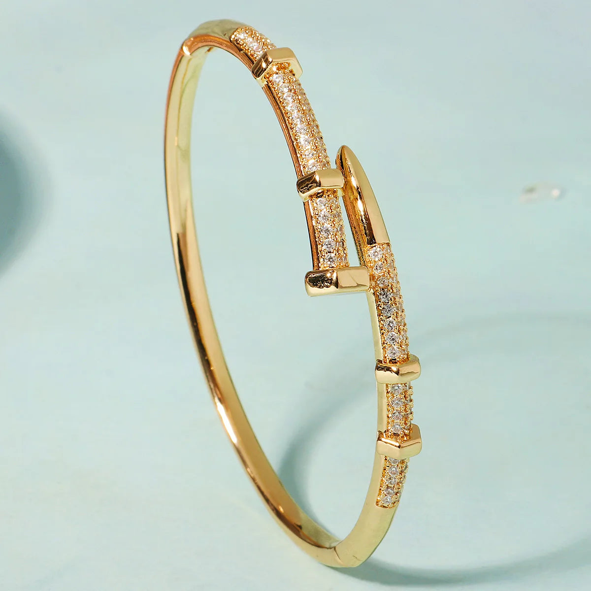 Classic Stainless Steel Woman's Nail Bracelet Europe and the United States Popular Bracelets Sparkling Zircon Bangle As A Gift